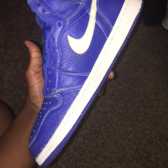Jordan 1s Hyper Royal - Picture 2 of 4